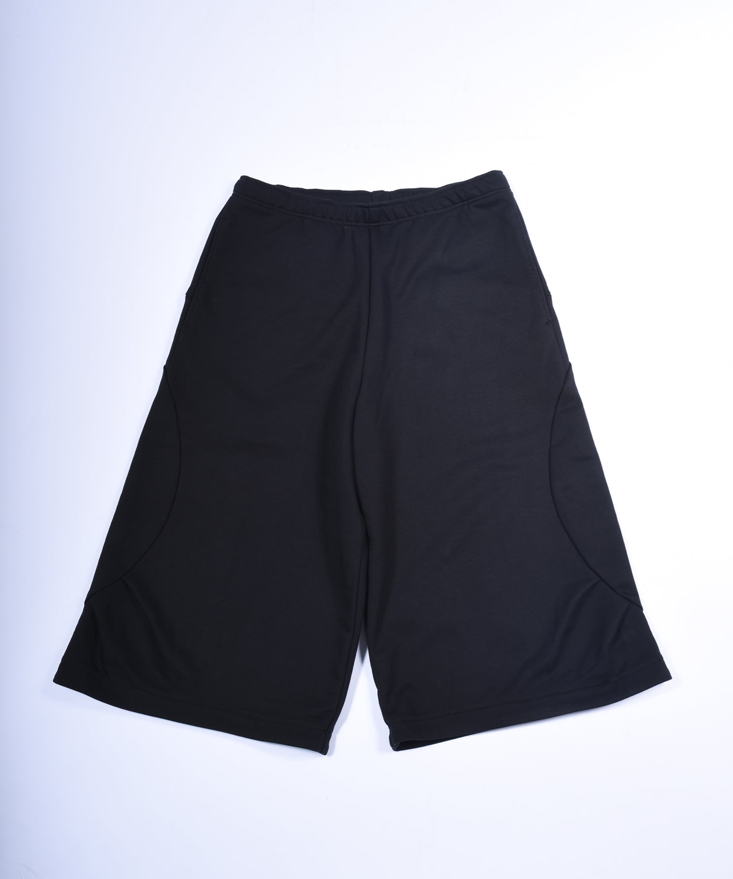 Inno WIDE SWEAT SHORTS