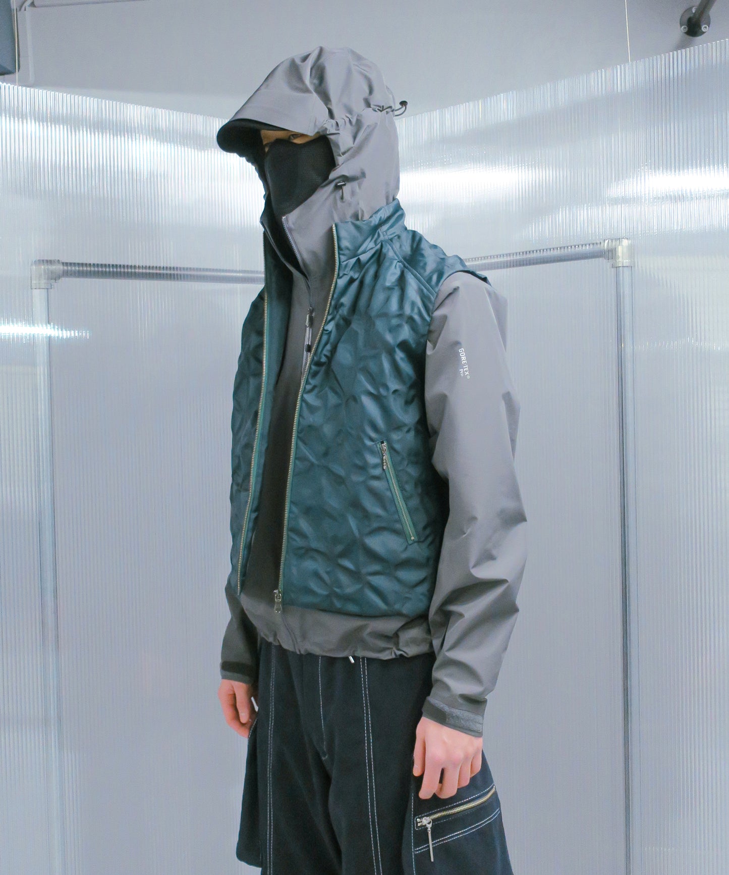 Leaf Vein VEST DEEP GREEN