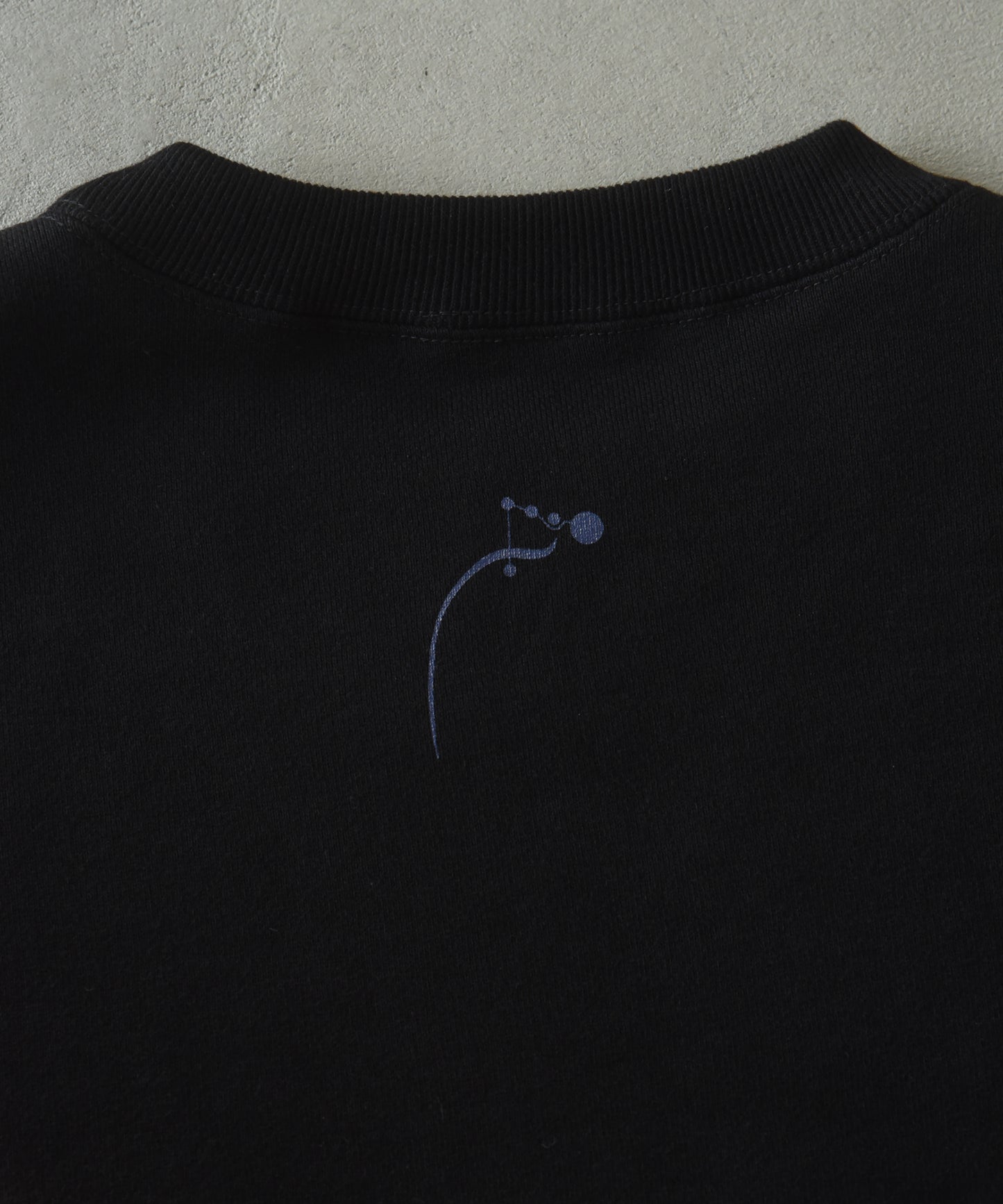 SYNOMUS CREWNECK