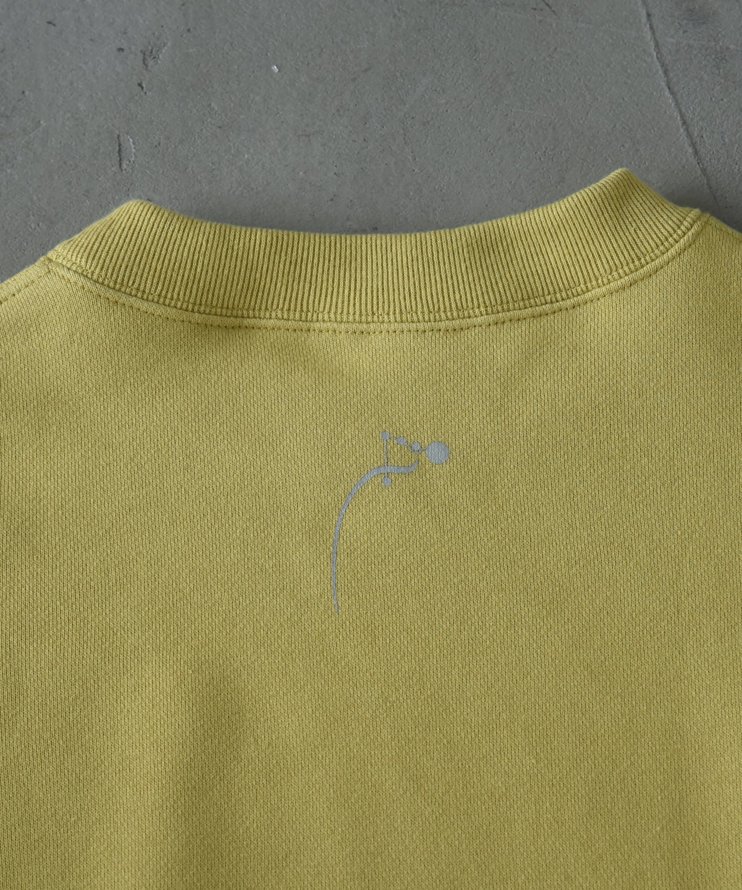 SYNOMUS CREWNECK