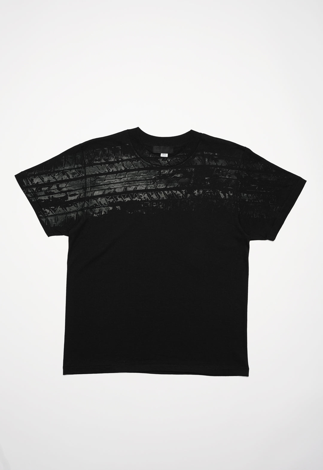 TRACE TEE