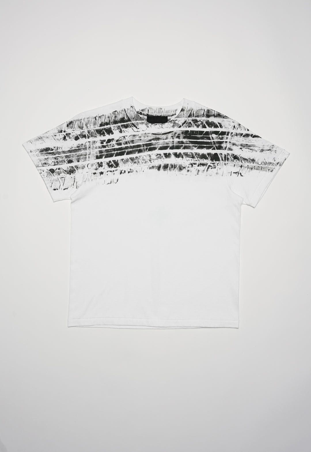 TRACE TEE